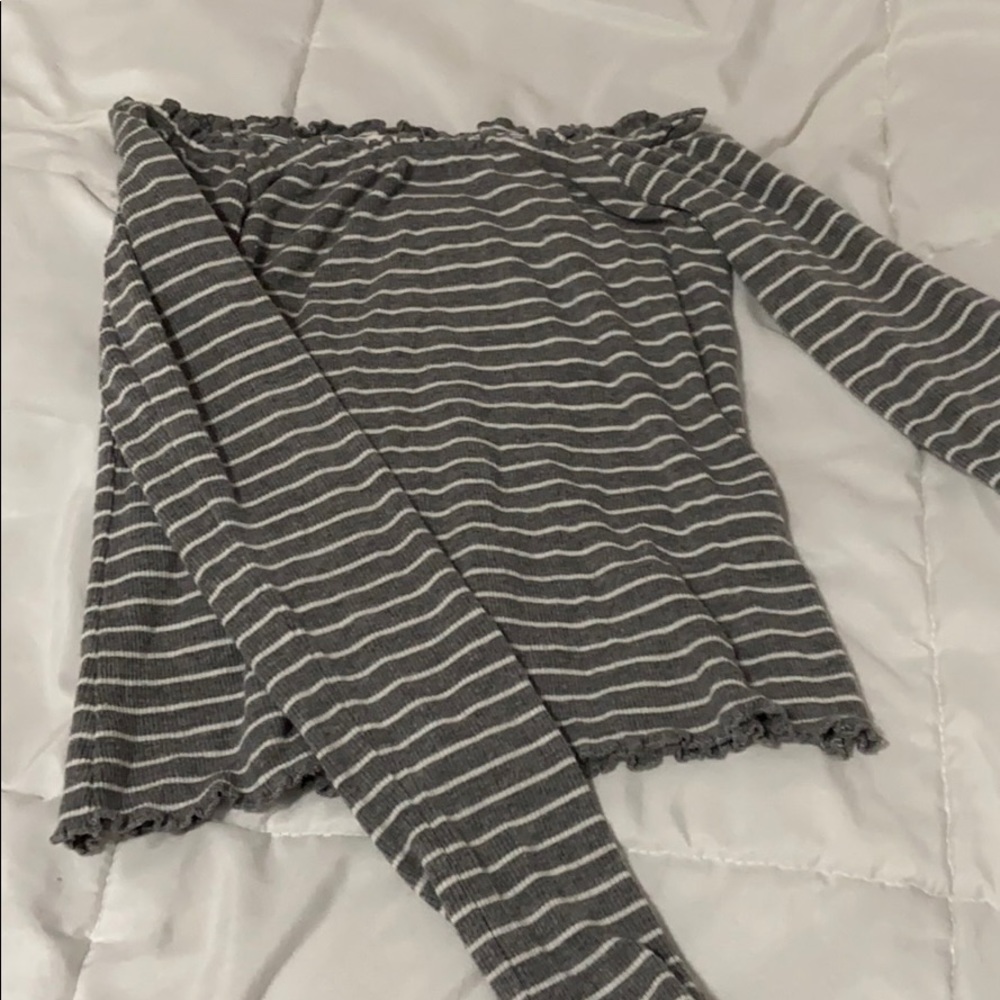 Off shoulder long sleeve